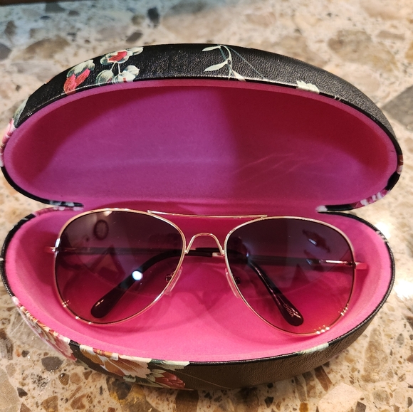 Accessories - Aviator Sunglasses with Brown Lenses